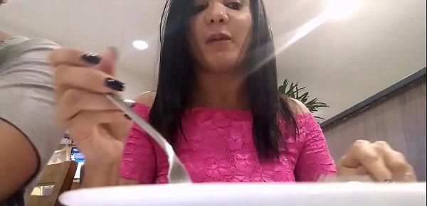  Bianca Naldy Provocando em Restaurante Veja o que ela fez. Vídeo Completo em XV Red